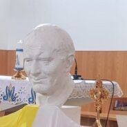 Celebración del aniversario del nacimiento de Juan Pablo II en Bathore, Albania